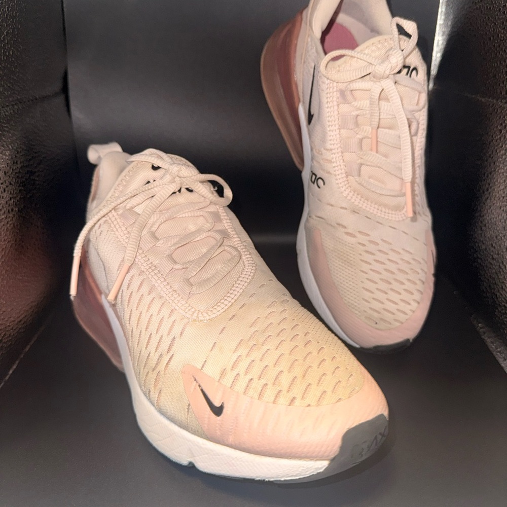 Nike Air Max Air 270 shoe - like new - Women Size 7